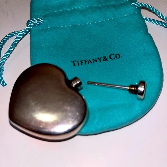 ❌SOLD❌ Tiffany & Co Heart Shaped Sterling Silver Perfume Flask VINTAGE / Antique - Picture 5 of 10